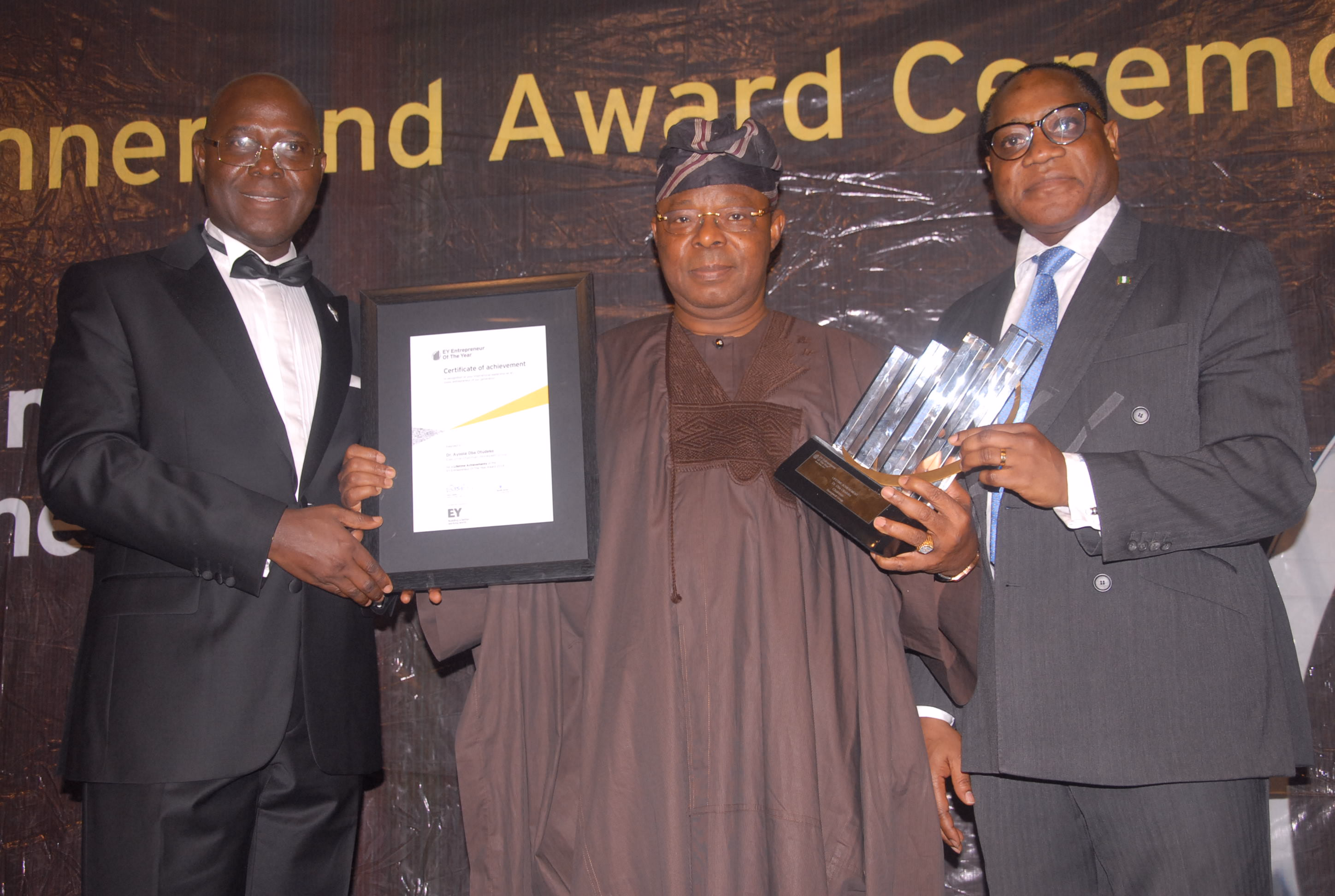 Dr Oba Otudeko receiving the Ernst & Young Lifetime Achievement Award